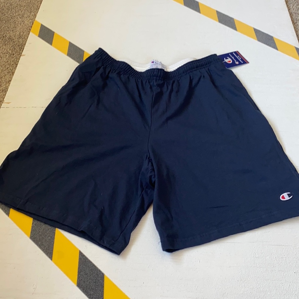 New with tag! Men’s champion sweat shorts.
